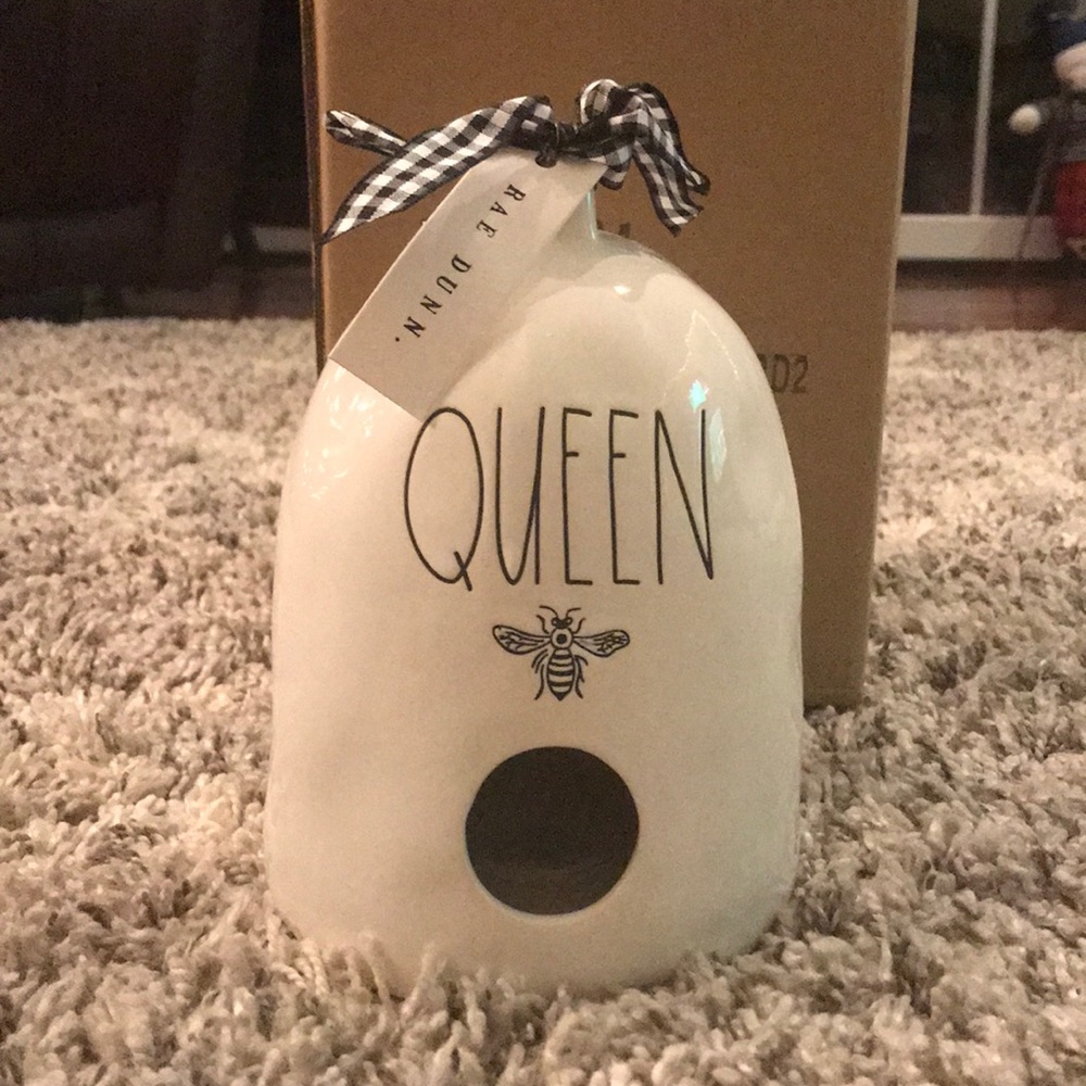 Rae Dunn Queen Bee Birdhouse - NWT